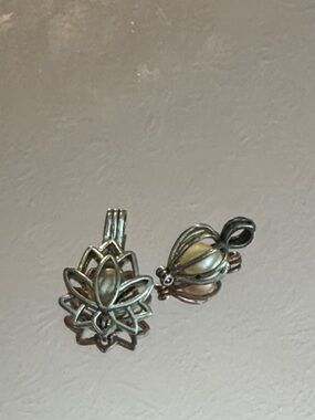 3/$15 🌟 Silver Lotus Flower and Bud Freshwater Pearl Pendant Set